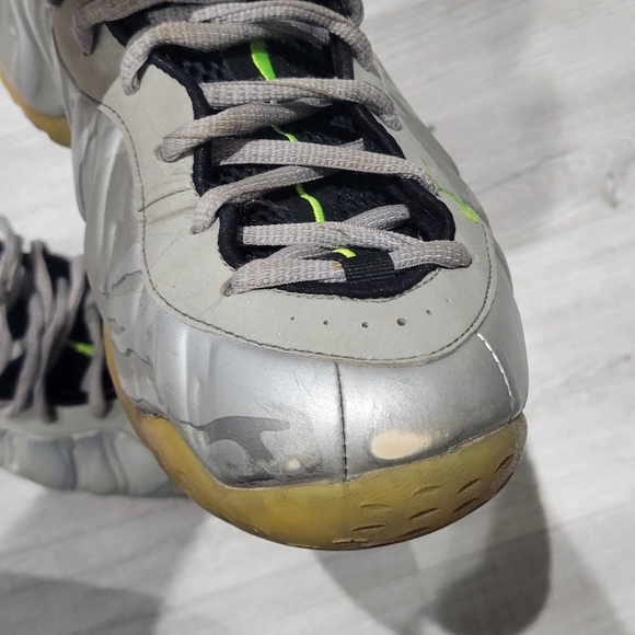 Nike Silver Foamposite Men's Shoes Size 13 - Picture 2 of 4